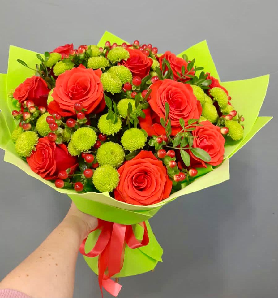 Букет цветов из: Хризантемы и Розы в Поселок Кузяевского фарфорового завода