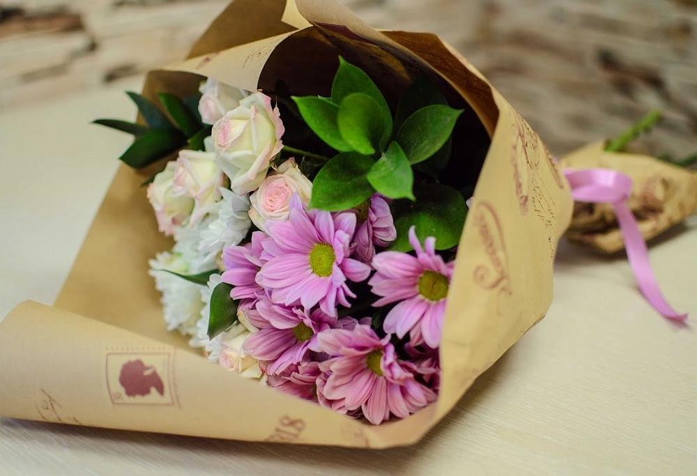 Букет цветов из: Розы и Хризантемы в Поселок Кузяевского фарфорового завода