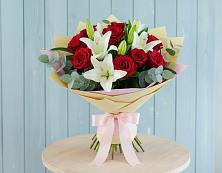 Букет цветов из:  Лилии и Розы в Поселок Кузяевского фарфорового завода