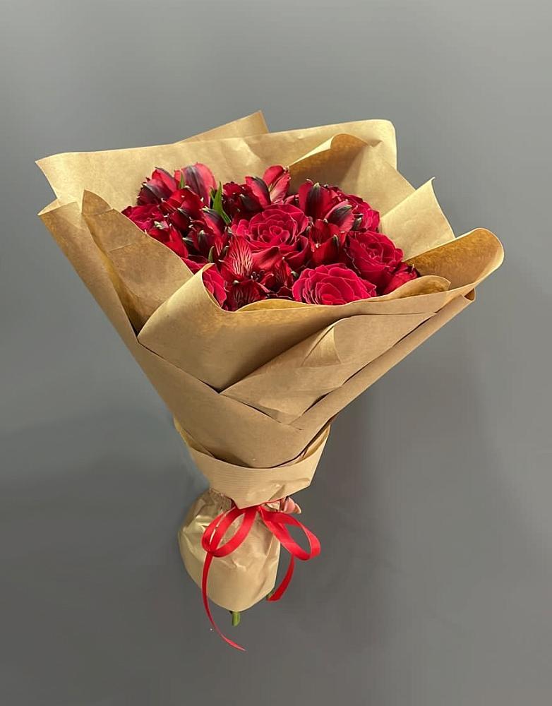 Букет цветов из: Альстромерии и Розы в Поселок Кузяевского фарфорового завода