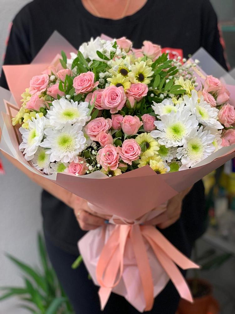 Букет цветов из: Розы и Хризантемы в Поселок Кузяевского фарфорового завода