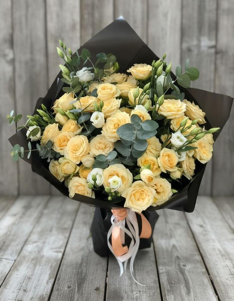 Букет цветов из: Розы и Лизиантусы в Поселок Кузяевского фарфорового завода