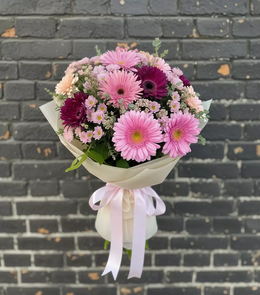 Букет цветов из: Герберы и Хризантемы в Поселок Кузяевского фарфорового завода