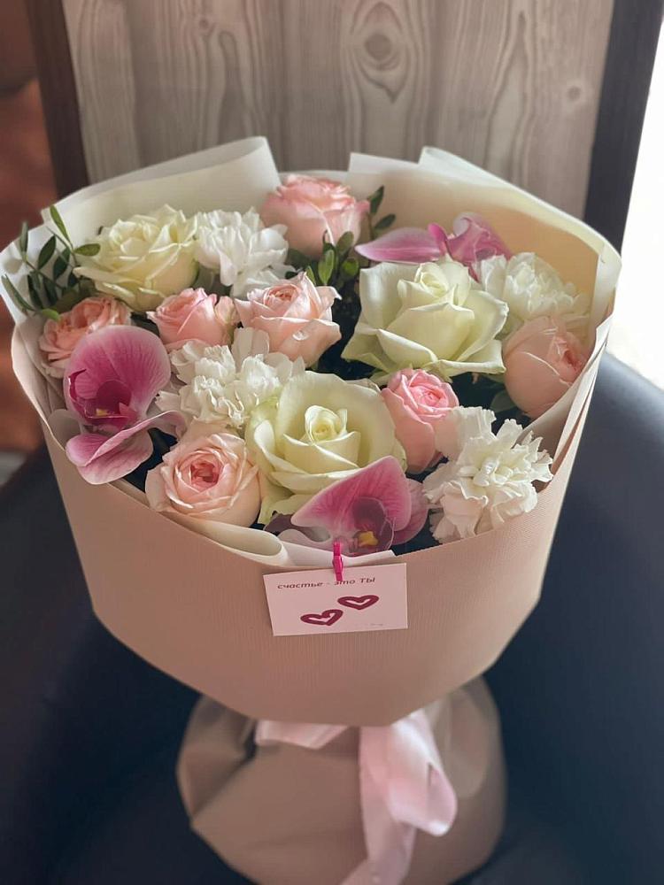 Букет цветов из: Орхидеи, Розы и Гвоздики в Поселок Кузяевского фарфорового завода