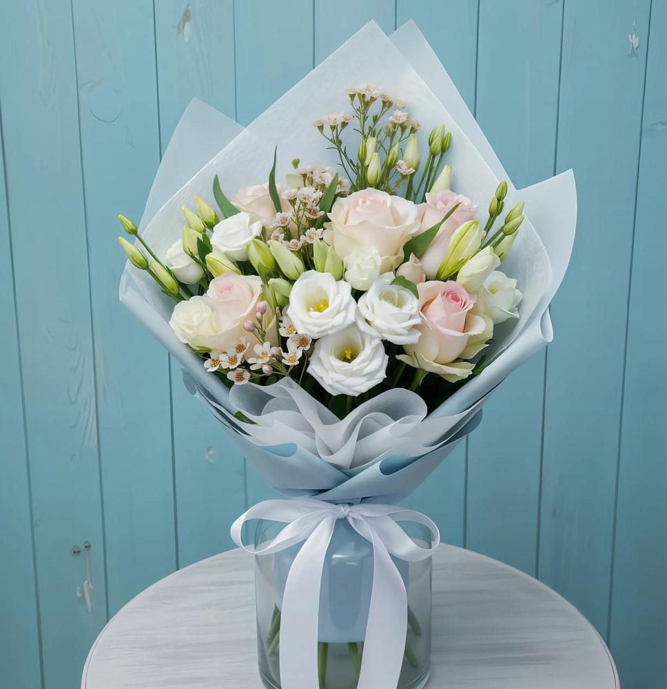 Букет цветов из: Розы и Лизиантусы в Поселок Кузяевского фарфорового завода