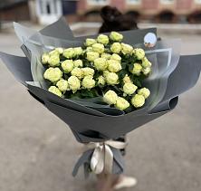 Букет Белые кустовые розы Солинеро в Поселок Кузяевского фарфорового завода