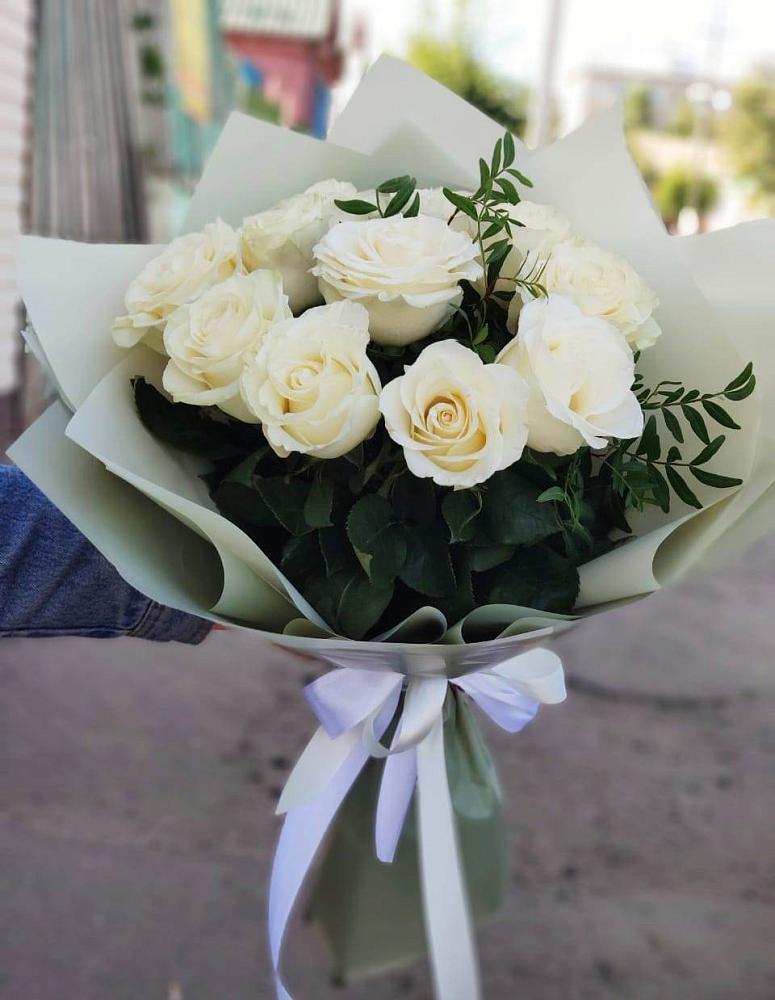 Букет Белые розы Проуд в Поселок Кузяевского фарфорового завода