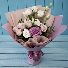 Букет цветов из:  Розы и Лизиантусы в Поселок Кузяевского фарфорового завода