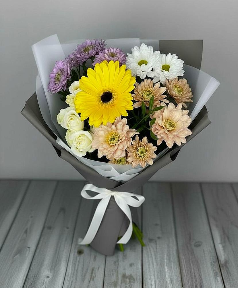 Букет цветов из: Розы, Герберы и Хризантемы в Поселок Кузяевского фарфорового завода