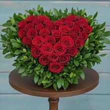 Цветочная композиция из Розы в виде сердца в Поселок Кузяевского фарфорового завода