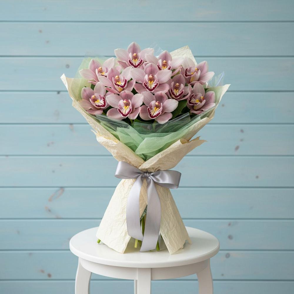 Букет цветов из: Орхидеи и Розы в Поселок Кузяевского фарфорового завода