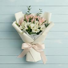 Букет цветов из:  Альстромерии #REPLACE_PRED# Поселок Кузяевского фарфорового завода