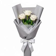 Букет 3 белые розы в Поселок Кузяевского фарфорового завода