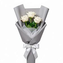 Букет 3 белые розы в Поселок Кузяевского фарфорового завода