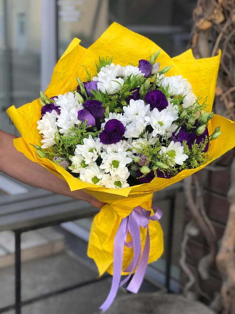 Букет цветов из: Ирисы, Хризантемы и Ромашки в Поселок Кузяевского фарфорового завода