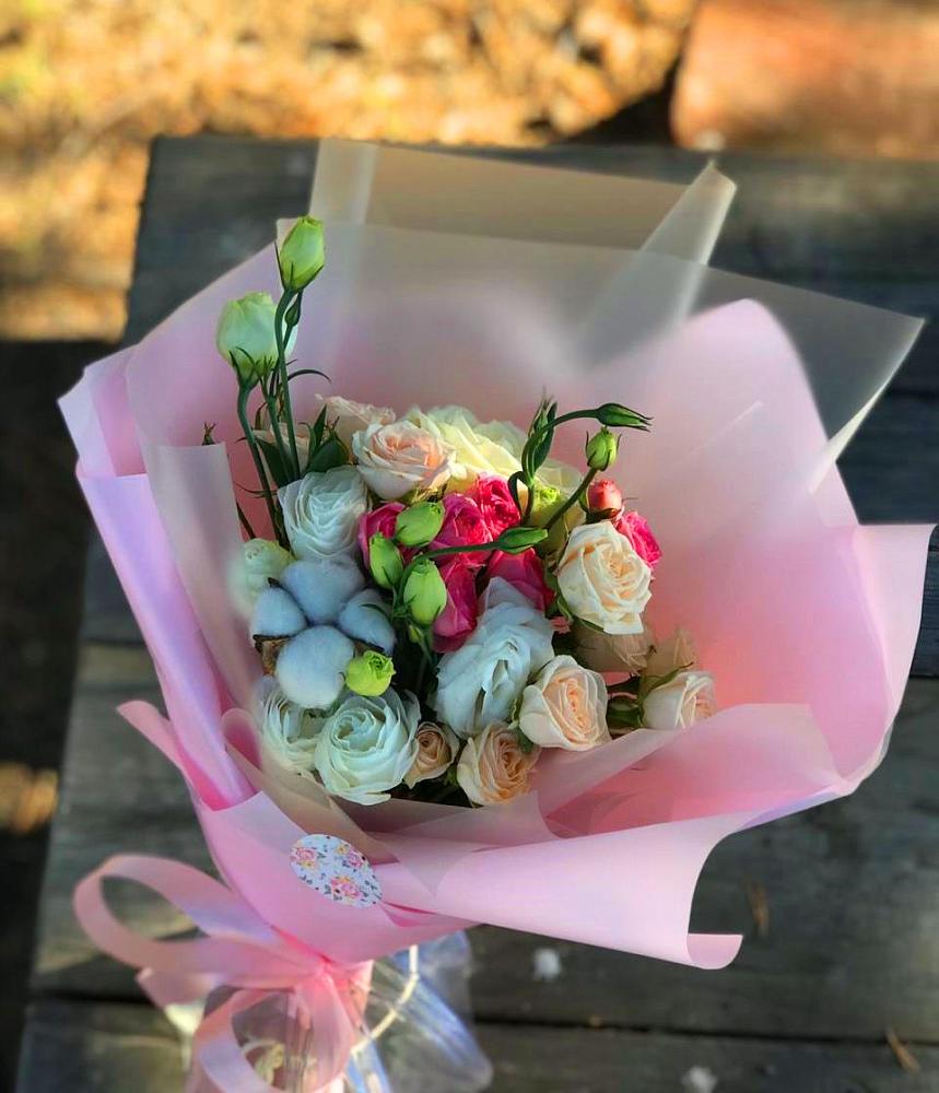 Букет цветов из: Розы и Лизиантусы в Поселок Кузяевского фарфорового завода