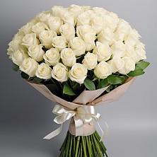 Букет 101 беля роза Белоснежка в Поселок Кузяевского фарфорового завода