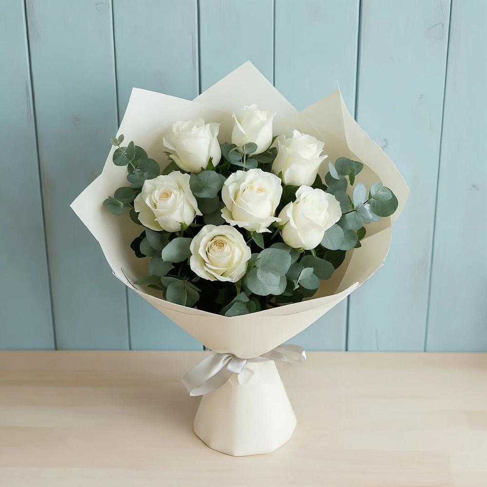 Букет Белые розы в Эвкалипте в Поселок Кузяевского фарфорового завода