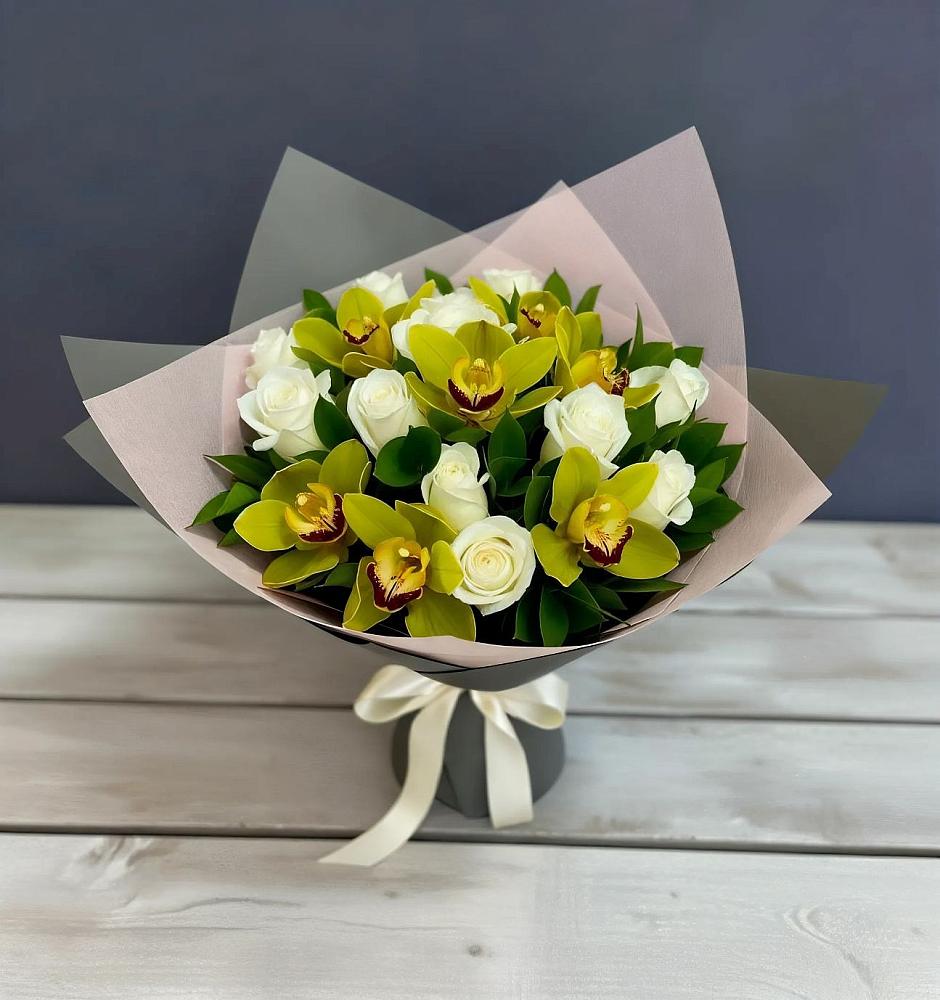 Букет цветов из: Орхидеи и Розы в Поселок Кузяевского фарфорового завода