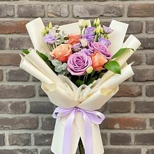 Букет цветов из:  Лизиантусы и Розы #REPLACE_PRED# Поселок Кузяевского фарфорового завода