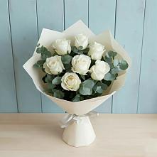 Букет Белые розы в Эвкалипте в Поселок Кузяевского фарфорового завода