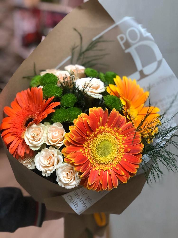 Букет цветов из: Герберы, Хризантемы и Розы в Поселок Кузяевского фарфорового завода