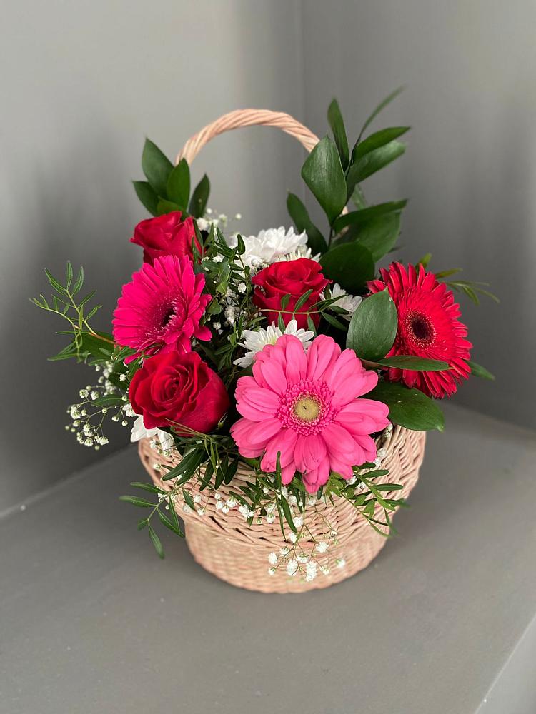 Цветочная композиция из Розы, Хризантемы и Герберы в корзине в Поселок Кузяевского фарфорового завода