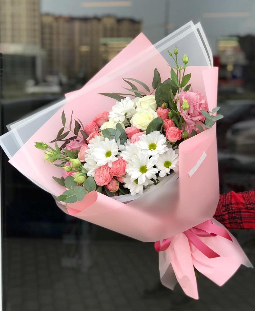Букет нежный в Поселок Кузяевского фарфорового завода Букет цветов из: Розы, Лизиантусы и Хризантемы в Поселок Кузяевского фарфорового завода
