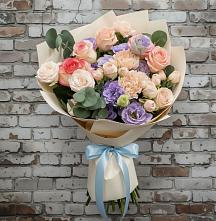 Букет цветов из:  Розы, Лизиантусы и Гвоздики в Поселок Кузяевского фарфорового завода