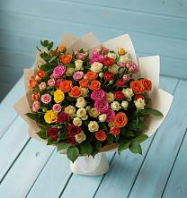 Букет Микс из разноцветных кустовых роз в Поселок Кузяевского фарфорового завода